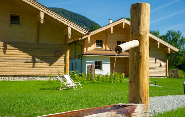 Chalets mit Brunnen